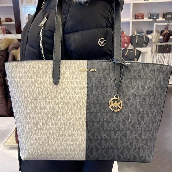 Michael Kors Jet Set Medium Two-Tone Logo Tote Shoulder Bag
BLACK COMBO
… - Picture 14 of 16